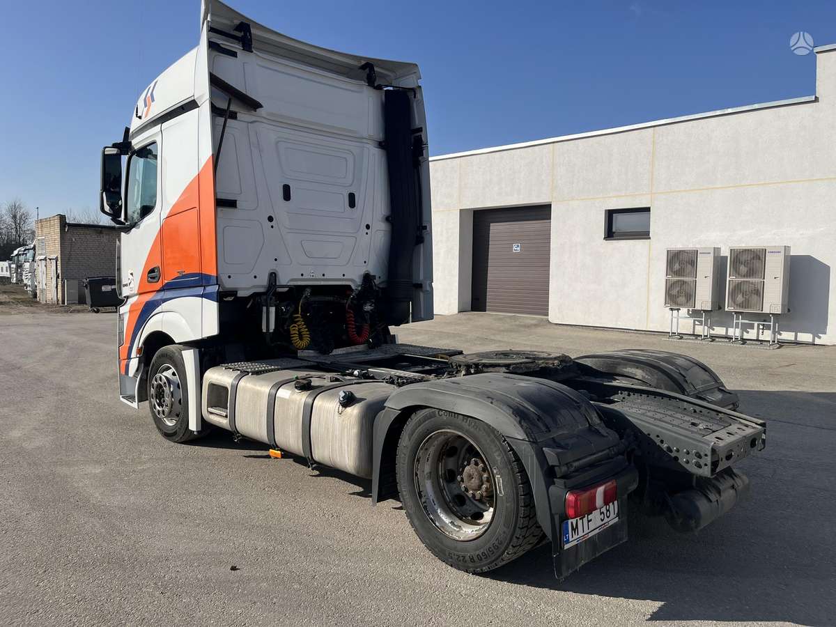 Mercedes-Benz Actros 1845 Mega, double sleeper
