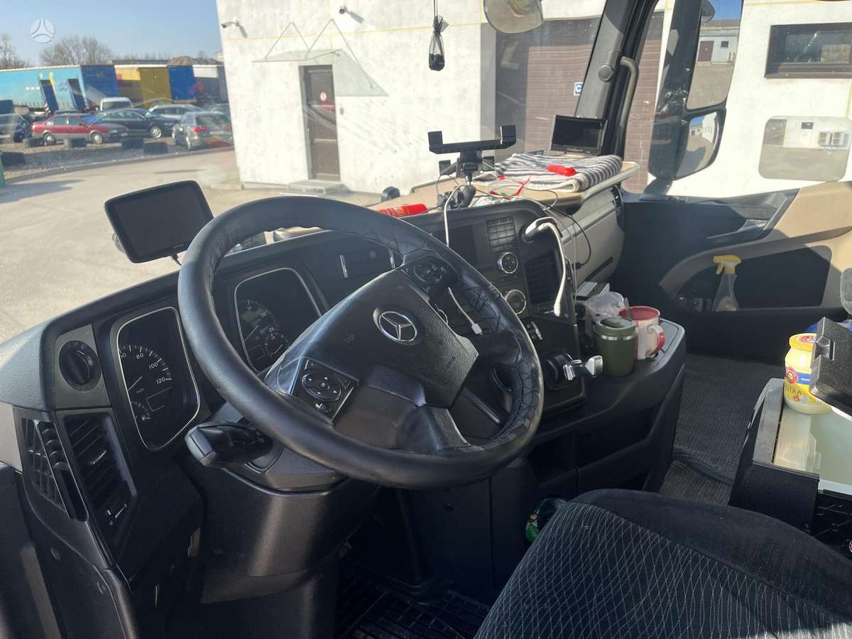 Mercedes-Benz Actros 1845 Mega, double sleeper