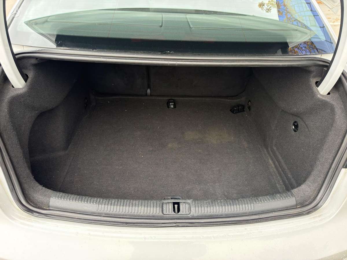 Audi A3, 1.6 l., Седан