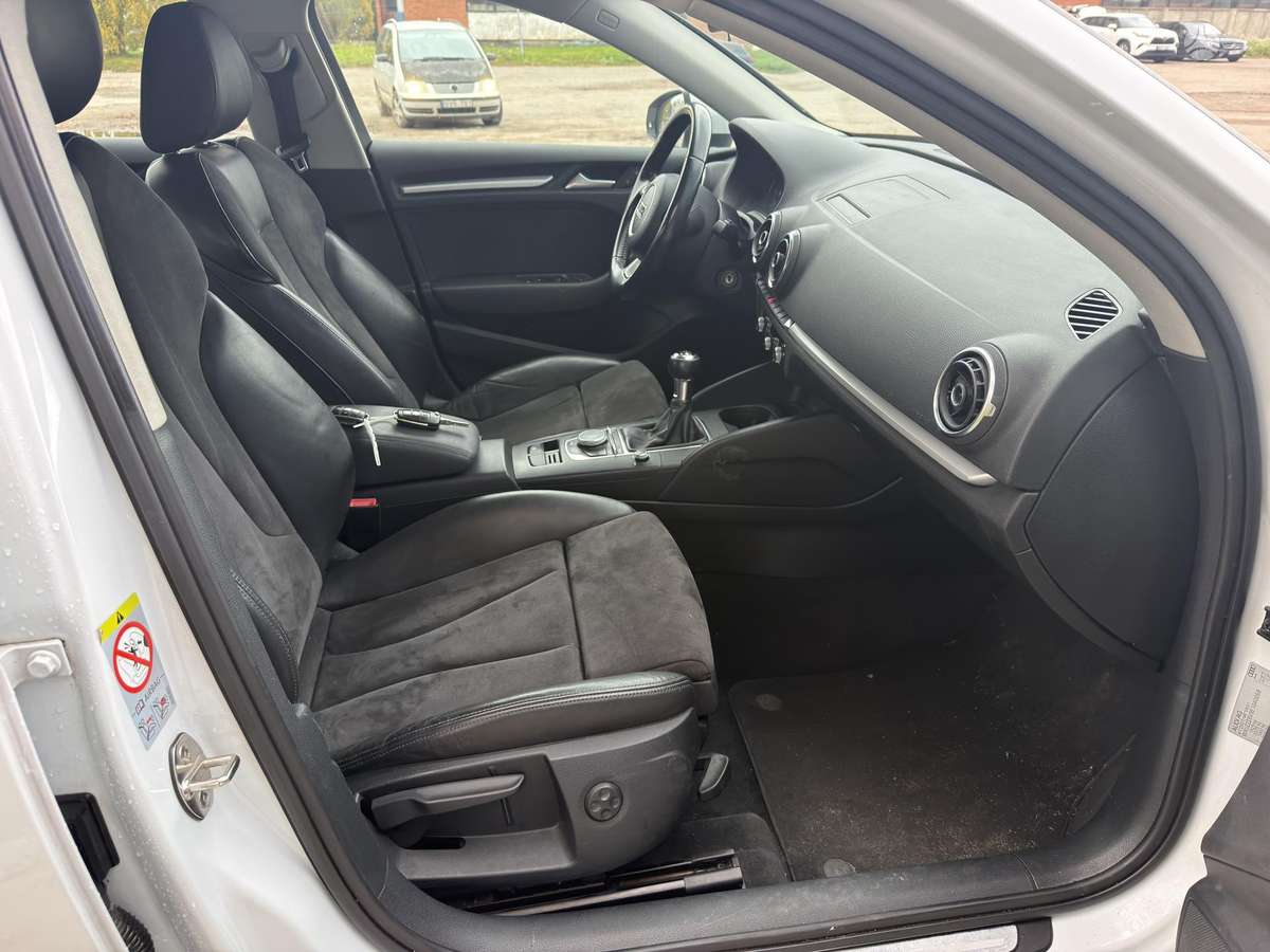 Audi A3, 1.6 l., Седан