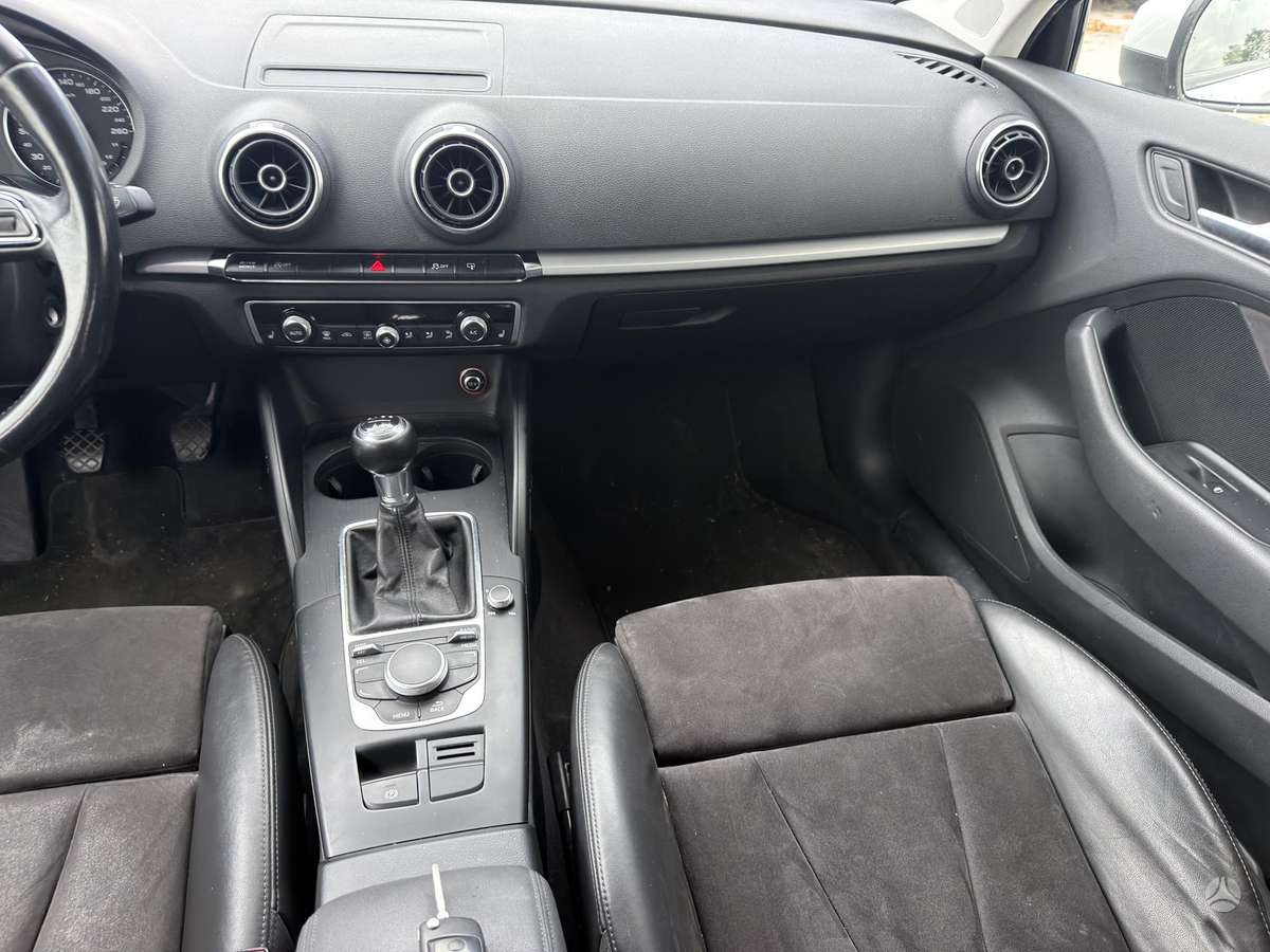 Audi A3, 1.6 l., Седан