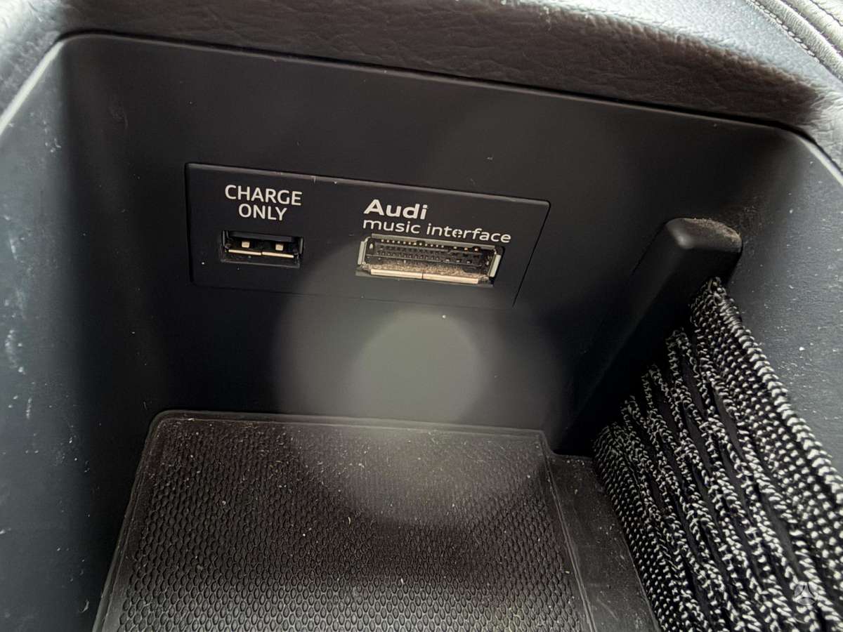 Audi A3, 1.6 l., Седан