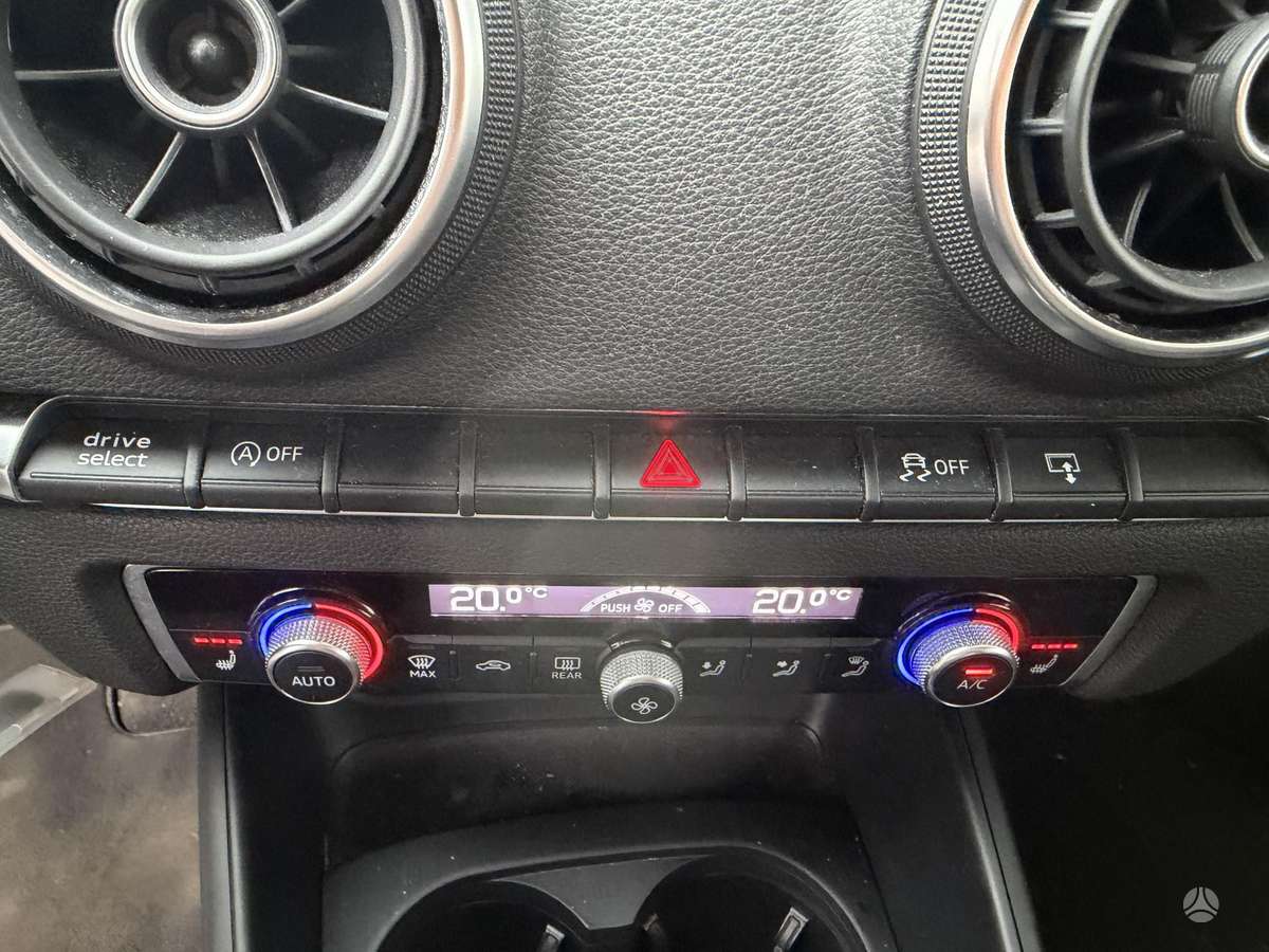 Audi A3, 1.6 l., Седан