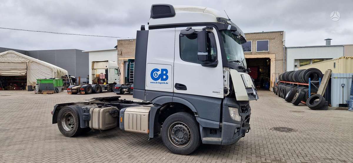 Mercedes-Benz Actros 1851, single sleeper
