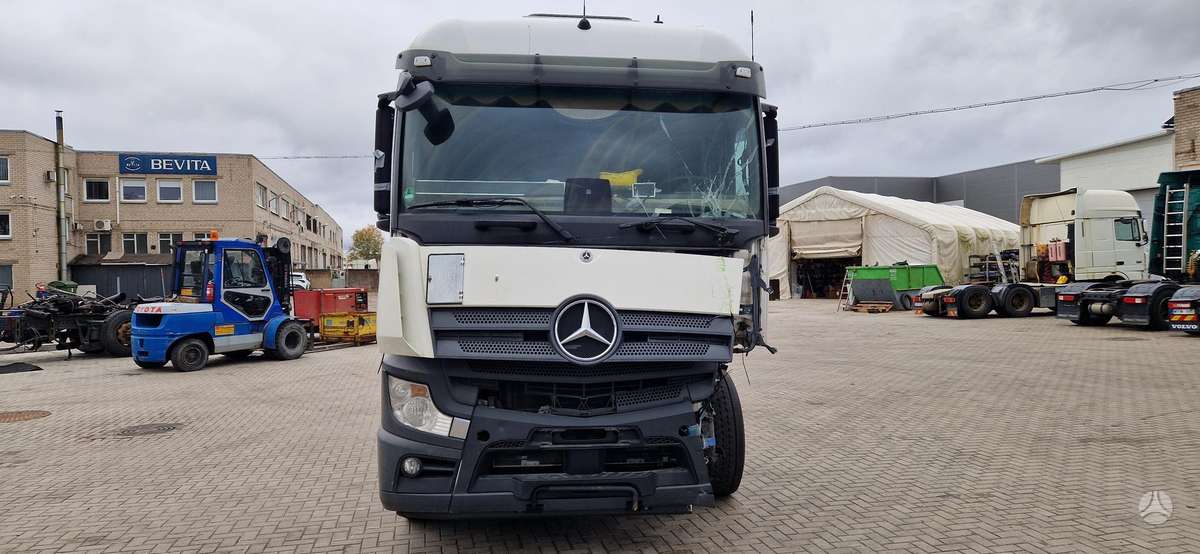 Mercedes-Benz Actros 1851, single sleeper