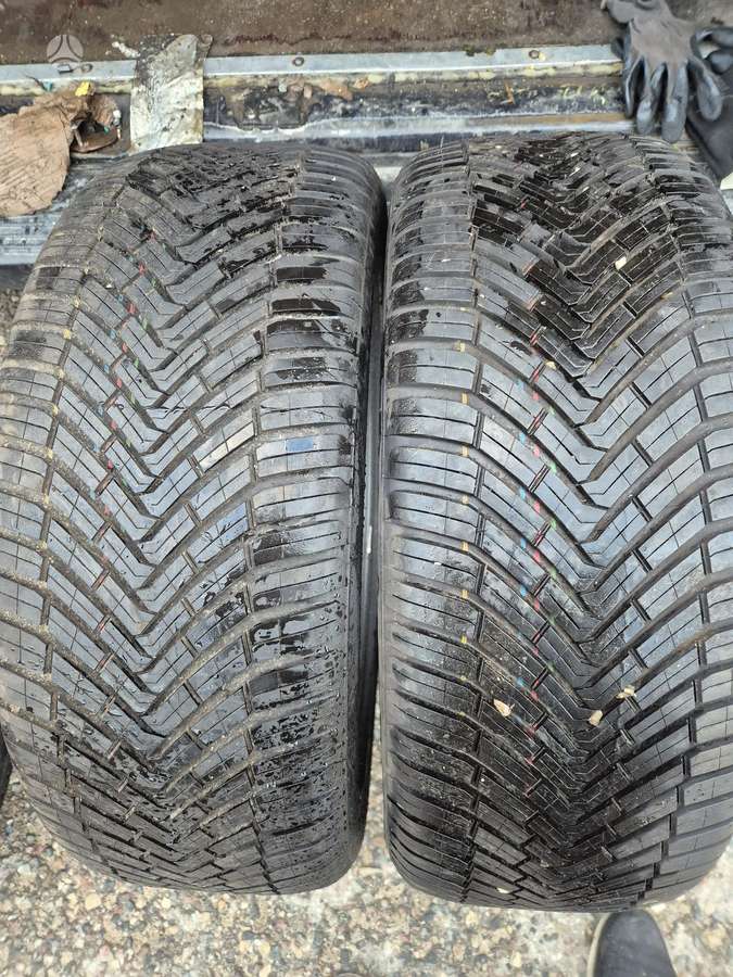 Continental, всесезонные 245/45 R20