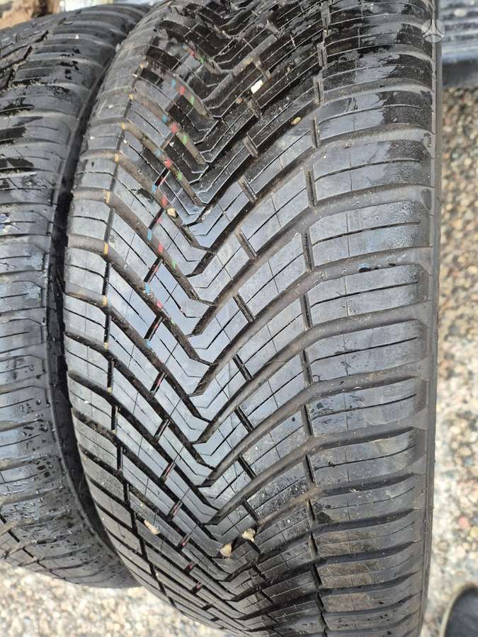 Continental, всесезонные 245/45 R20