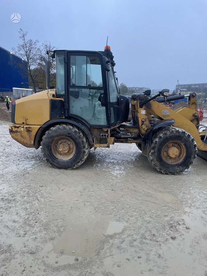 Caterpillar 906M, фронтальные погрузчики