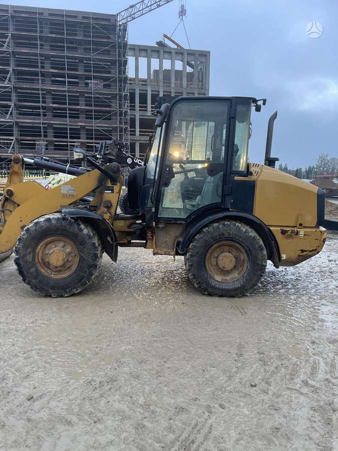 Caterpillar 906M, frontal loader