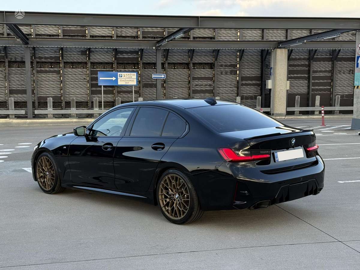BMW 330, 2.0 l., Седан
