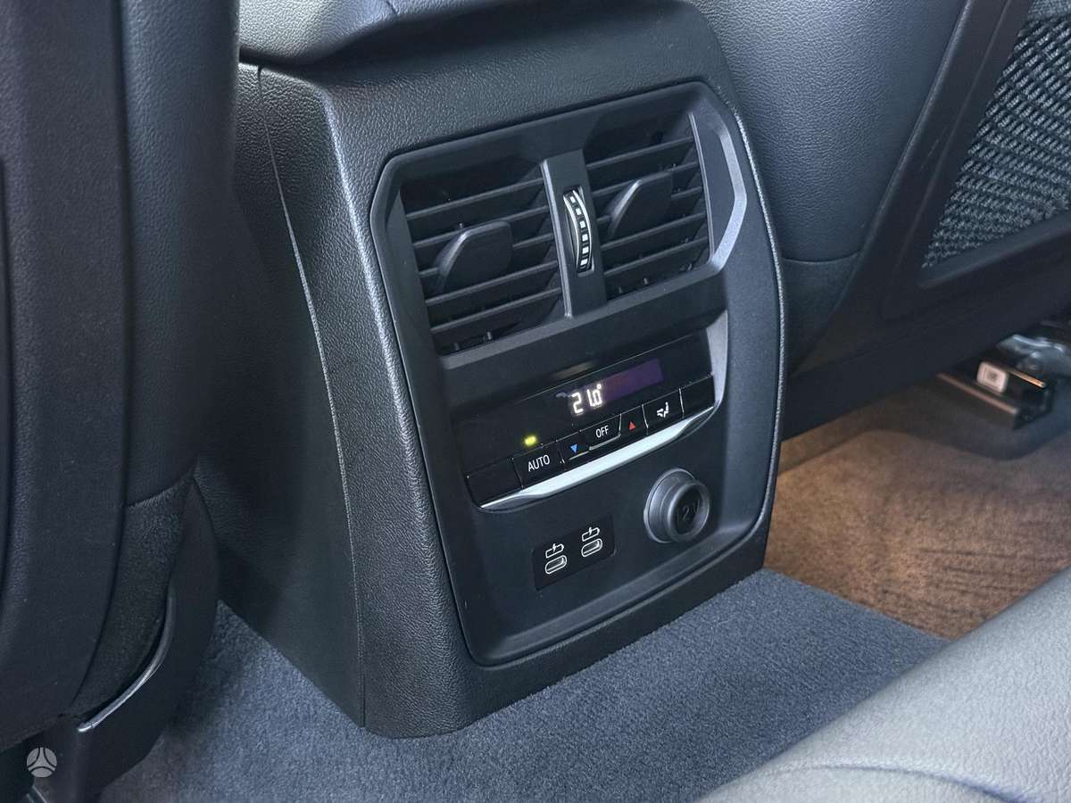 BMW 330, 2.0 l., Седан
