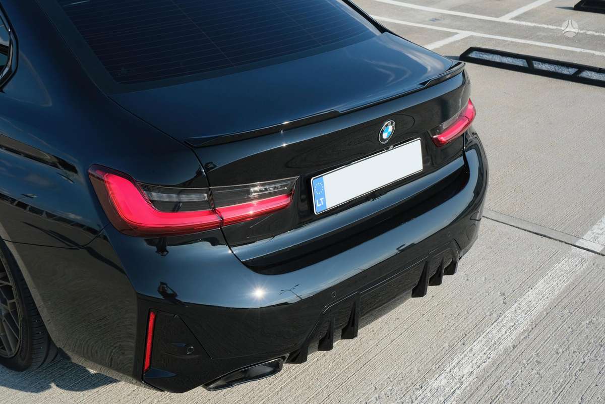 BMW 330, 2.0 l., Седан