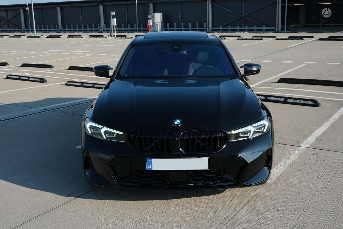 BMW 330, 2.0 l., Седан