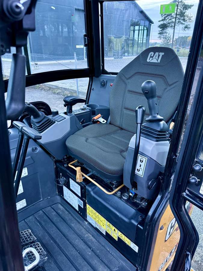 Caterpillar 301.8, мини-экскаваторы