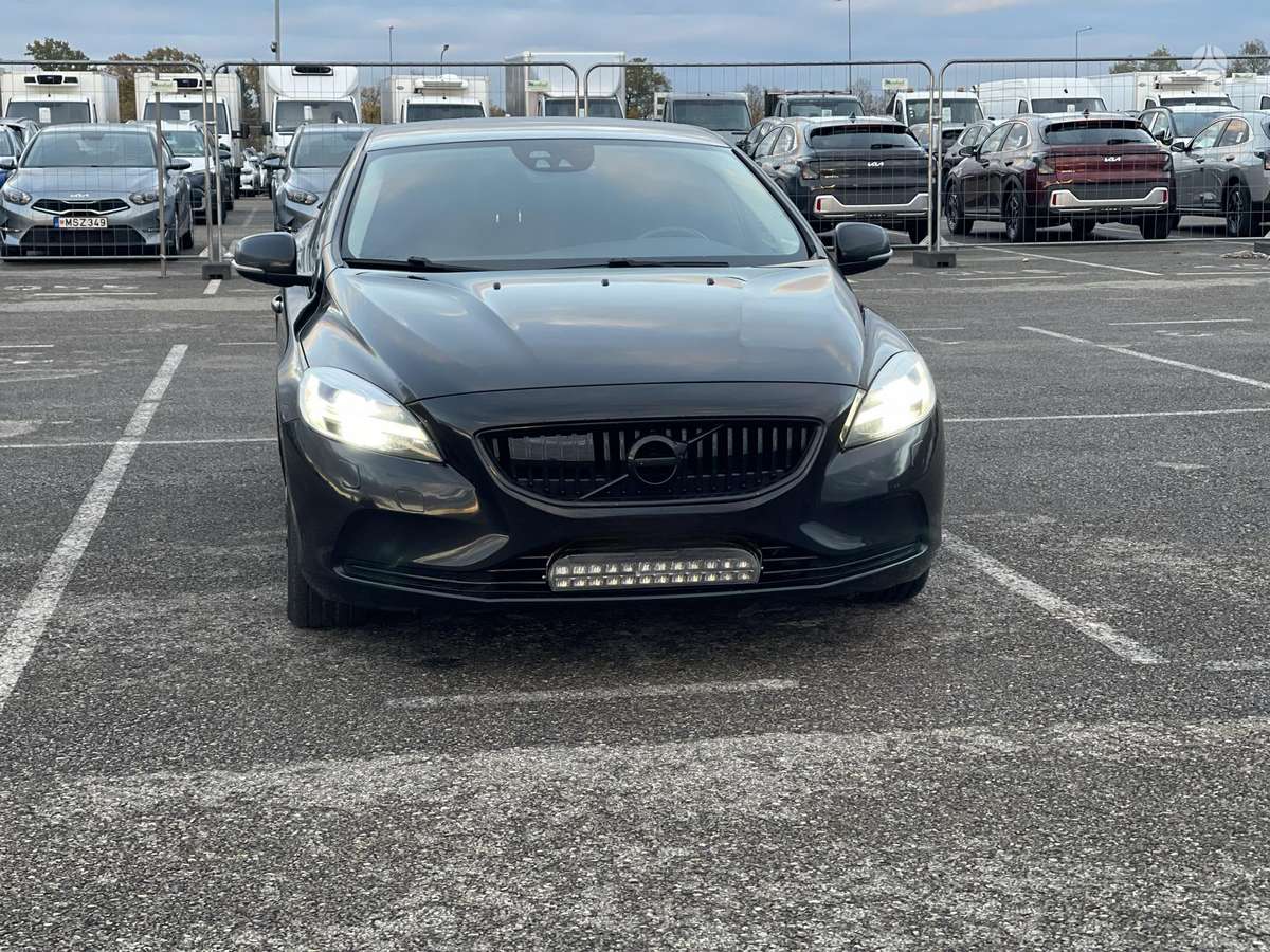Volvo V40, 2.0 l., hatchback