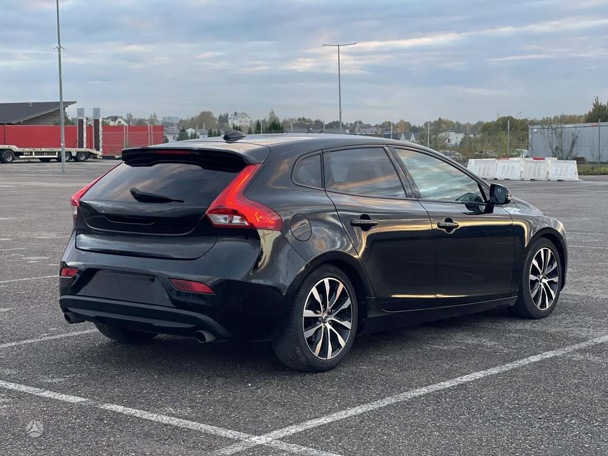 Volvo V40, 2.0 l., hatchback
