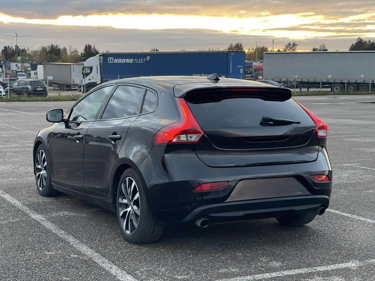 Volvo V40, 2.0 l., hatchback