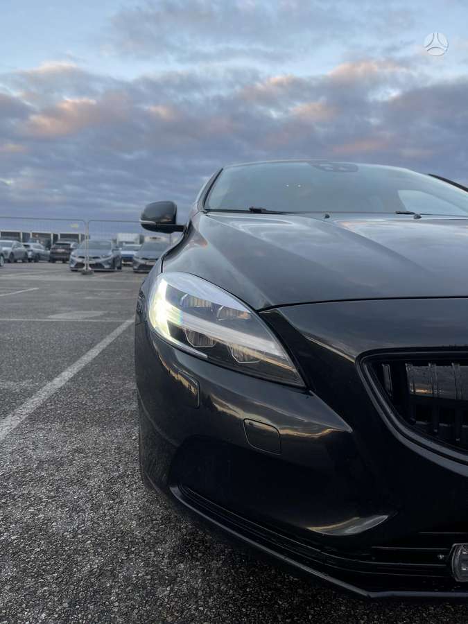 Volvo V40, 2.0 l., hatchback