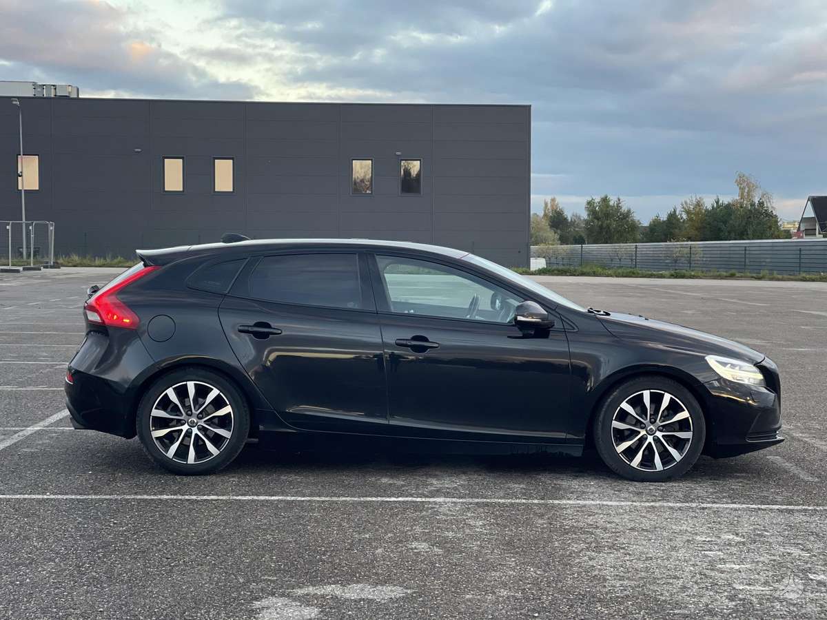 Volvo V40, 2.0 l., hatchback