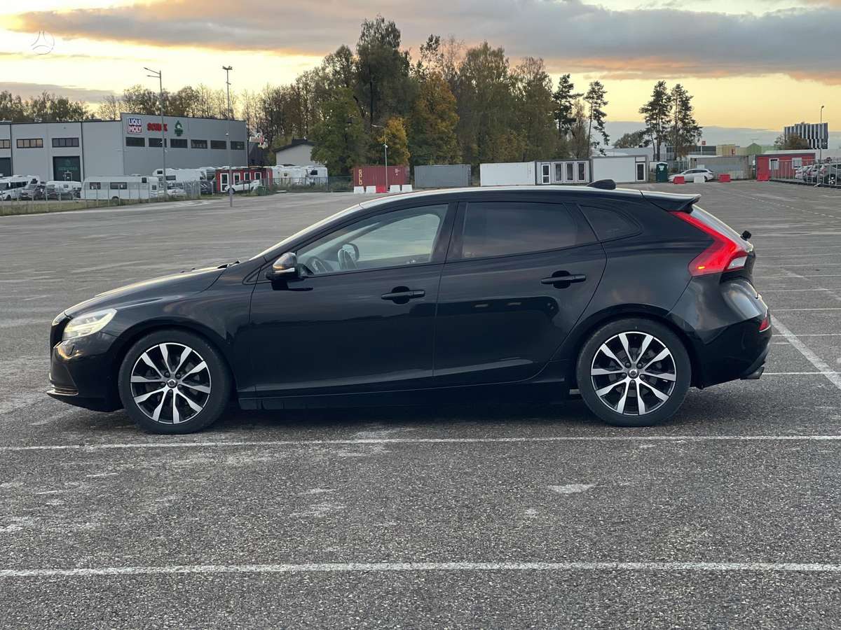 Volvo V40, 2.0 l., hatchback