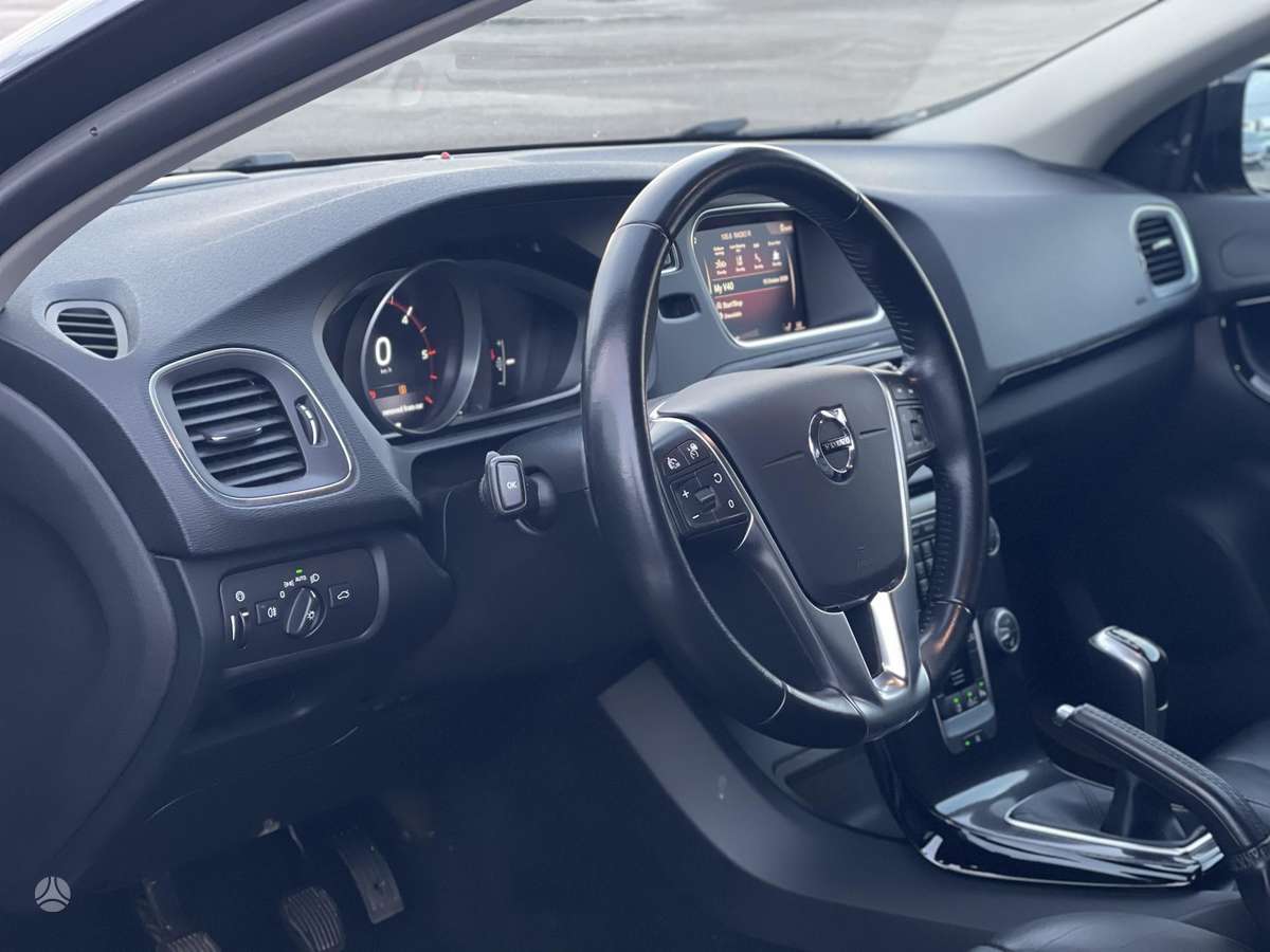 Volvo V40, 2.0 l., hatchback