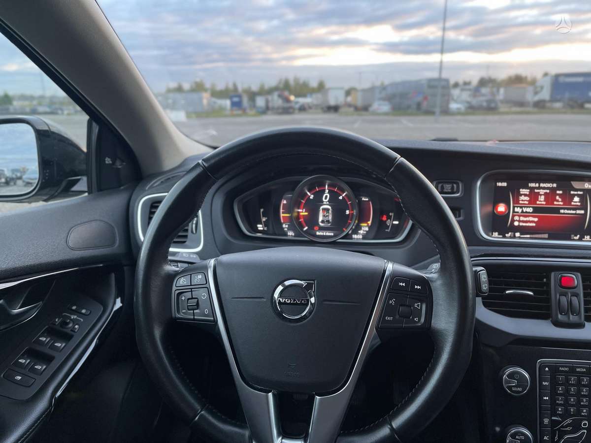 Volvo V40, 2.0 l., hatchback