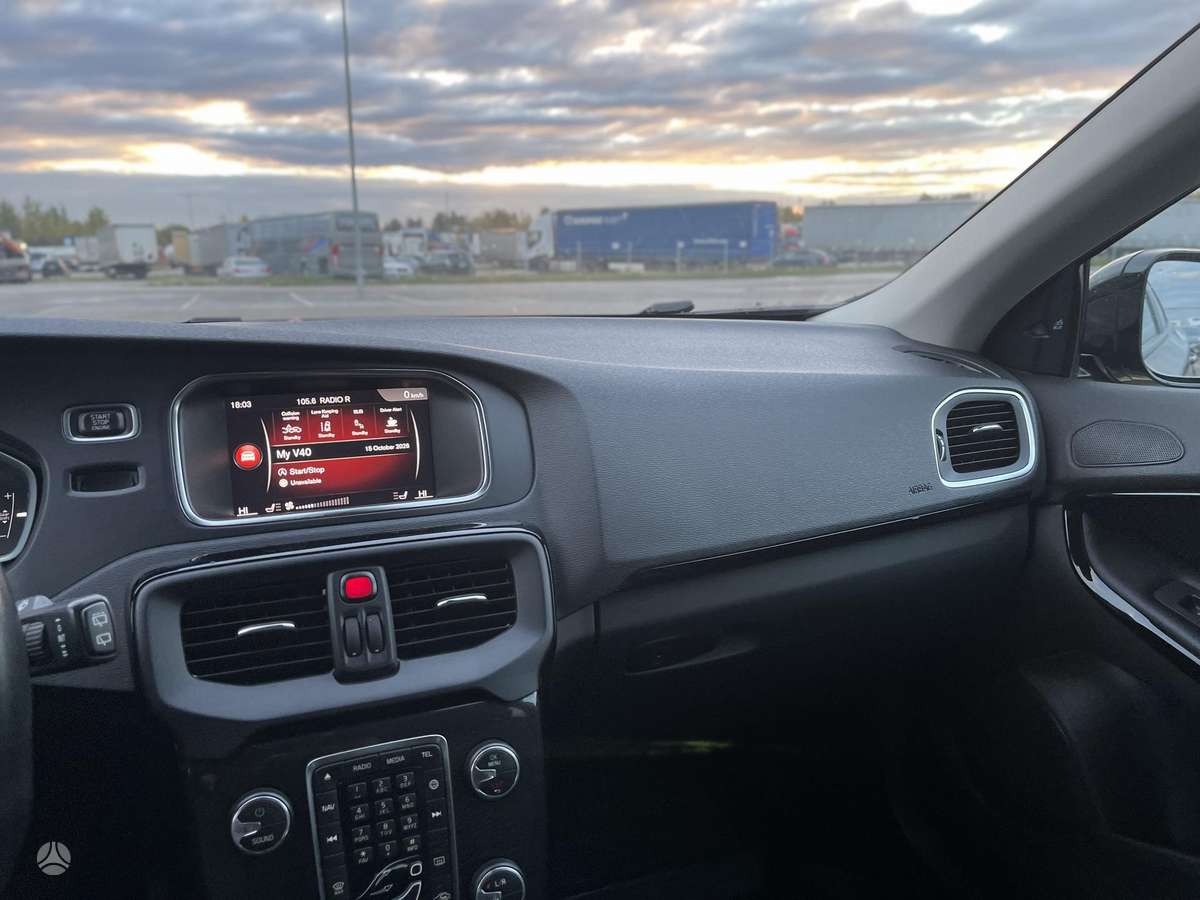 Volvo V40, 2.0 l., hatchback