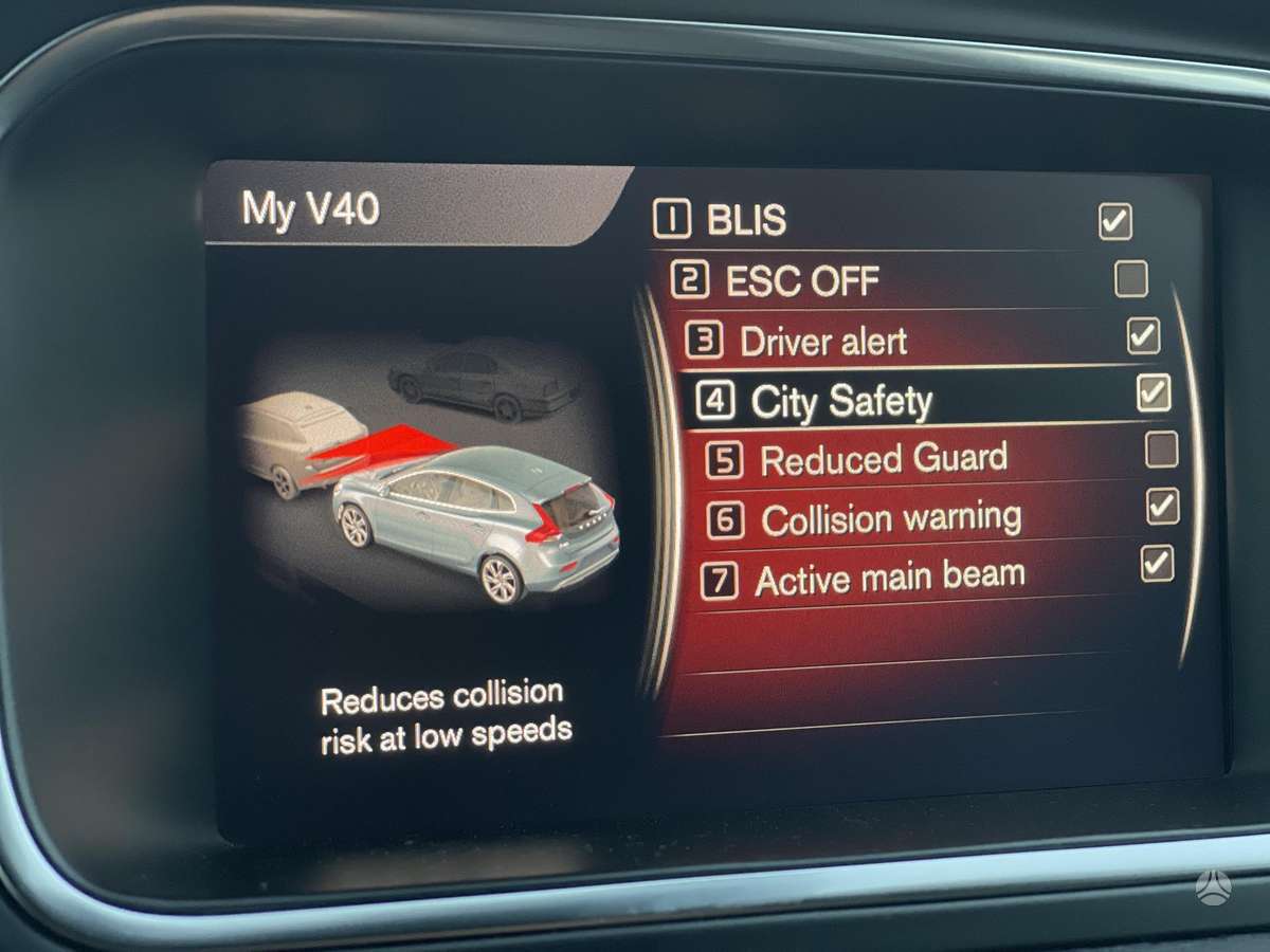 Volvo V40, 2.0 l., hatchback