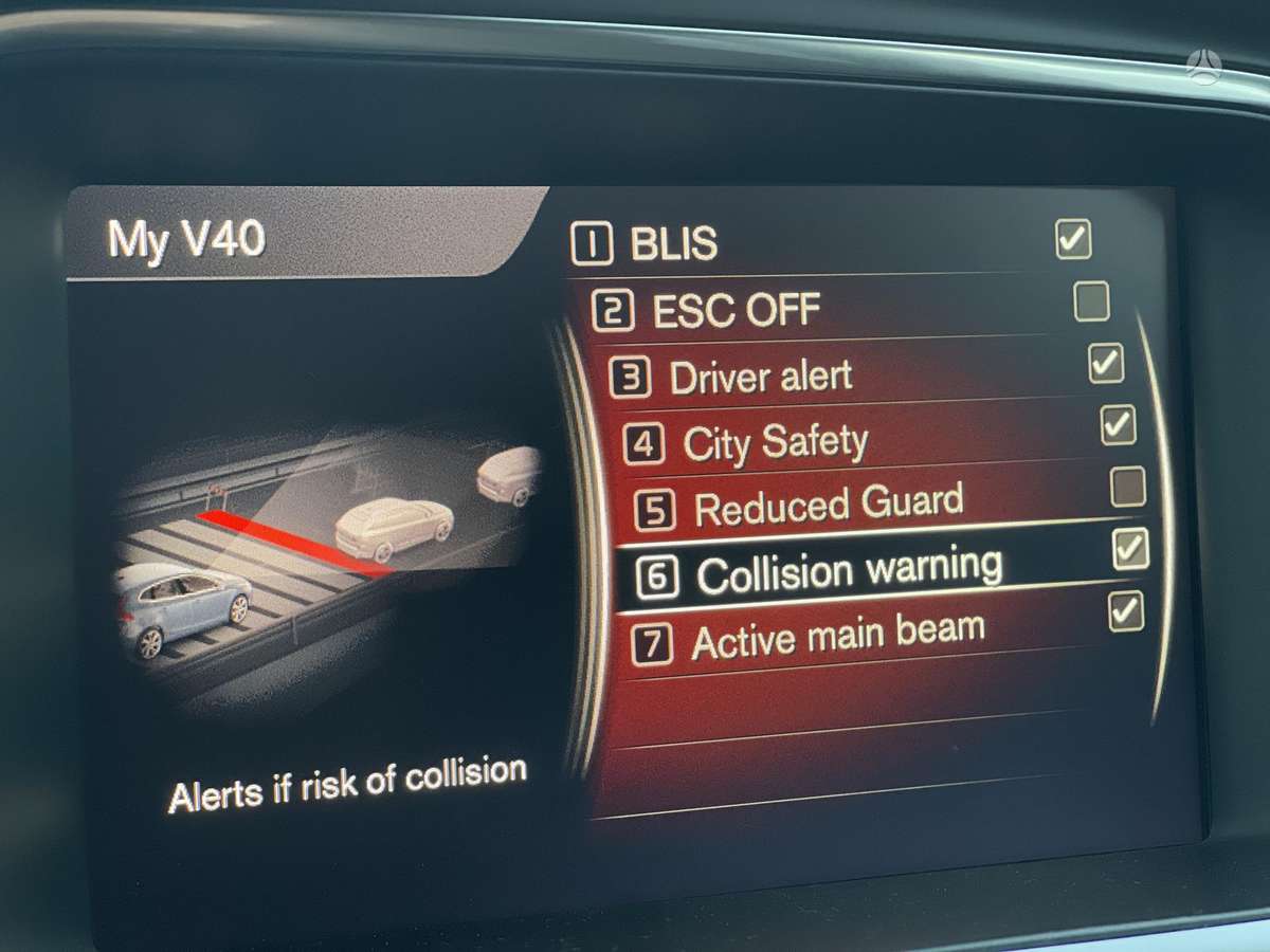 Volvo V40, 2.0 l., hatchback