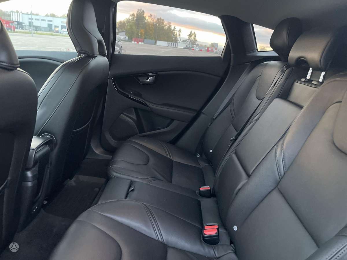 Volvo V40, 2.0 l., hatchback