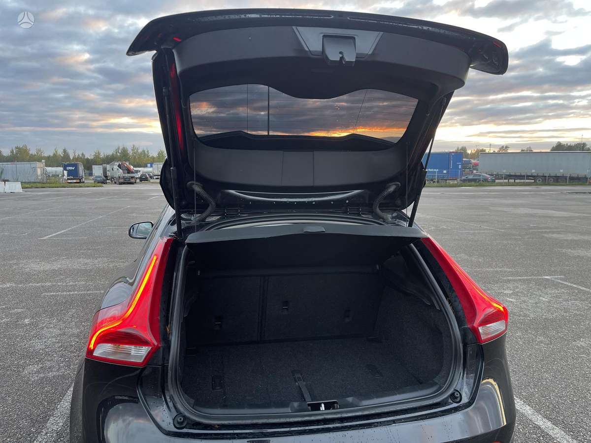 Volvo V40, 2.0 l., hatchback