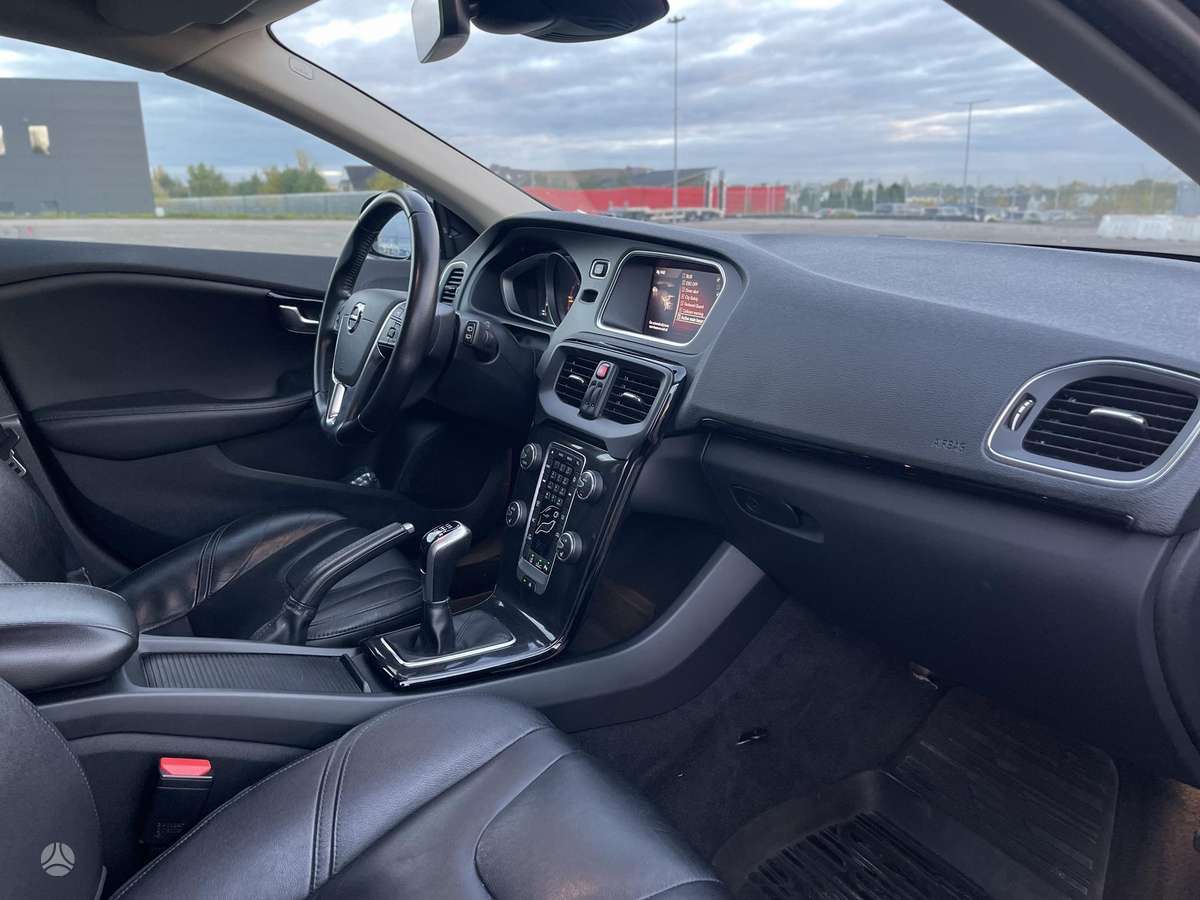 Volvo V40, 2.0 l., hatchback