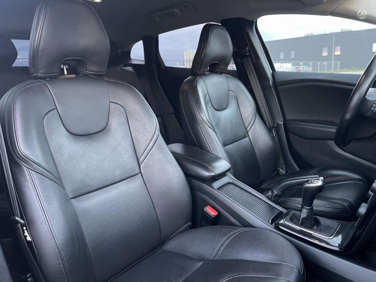 Volvo V40, 2.0 l., hatchback