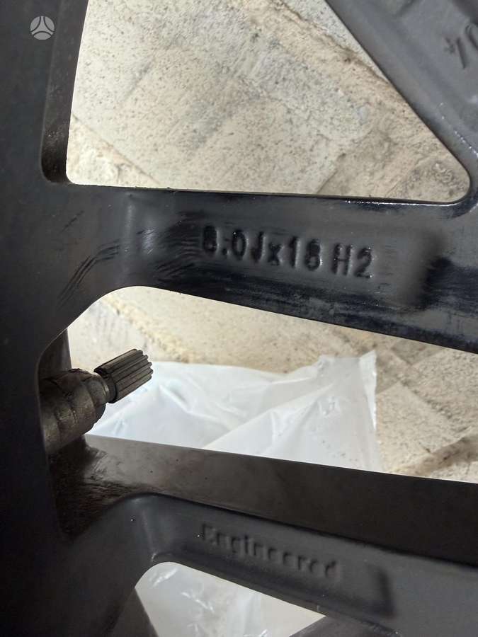 BMW, lengvojo lydinio, R18