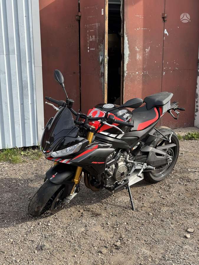 Aprilia Tuono, street / classic