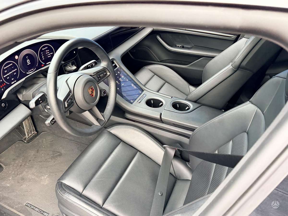 Porsche Taycan, hatchback
