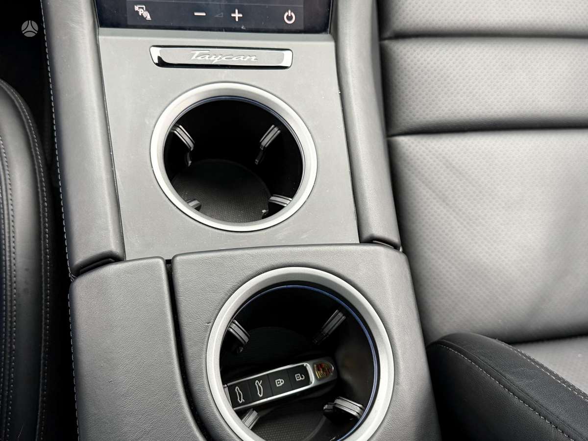 Porsche Taycan, hatchback