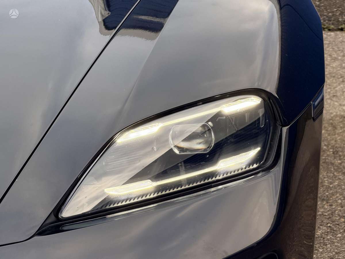 Porsche Taycan, hatchback