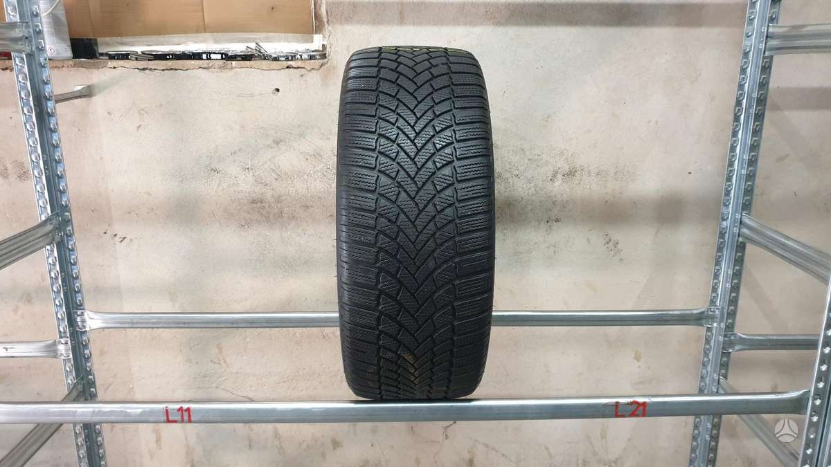 Bridgestone Blizzak LM005, winter 235/45 R18