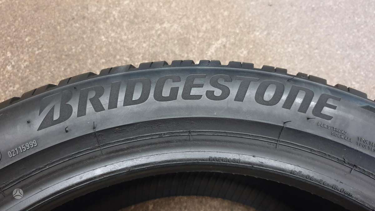 Bridgestone Blizzak LM005, winter 235/45 R18
