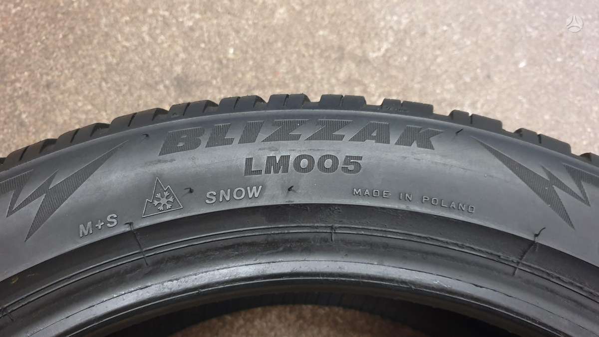 Bridgestone Blizzak LM005, winter 235/45 R18