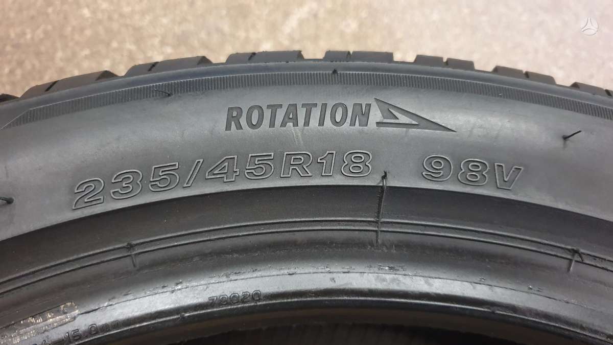 Bridgestone Blizzak LM005, winter 235/45 R18
