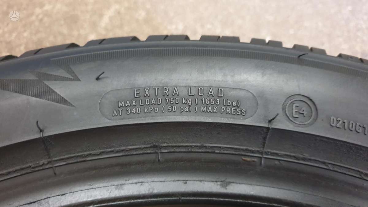 Bridgestone Blizzak LM005, winter 235/45 R18