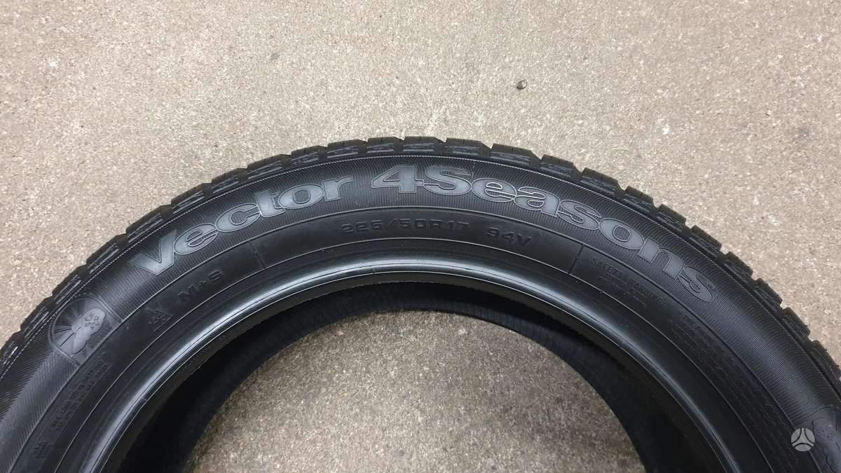 Goodyear Vector 4 Seasons, зимние 225/50 R17