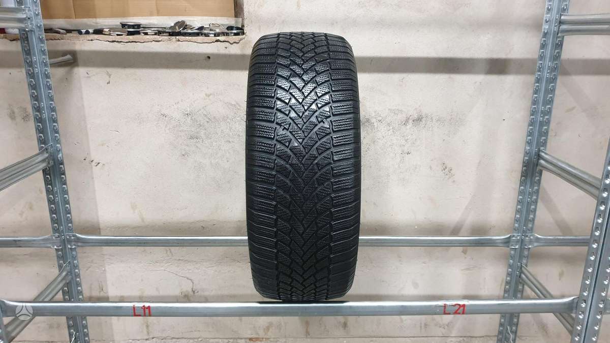Bridgestone Blizzak LM005, winter 235/50 R19