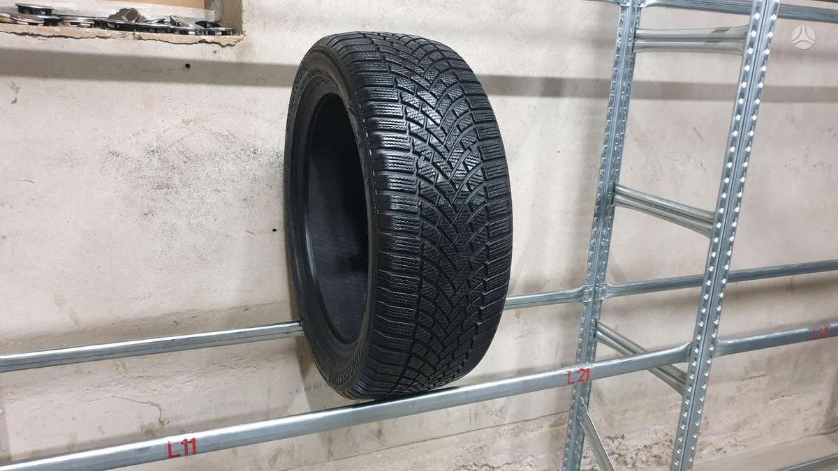 Bridgestone Blizzak LM005, winter 235/50 R19