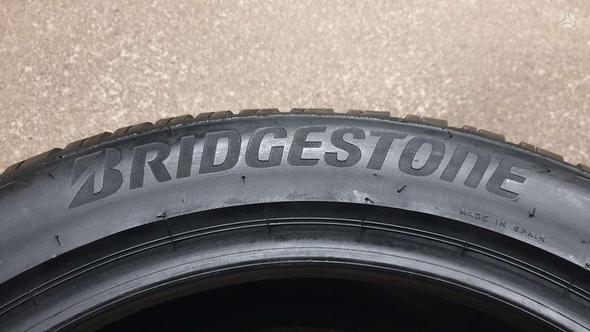 Bridgestone Blizzak LM005, winter 235/50 R19