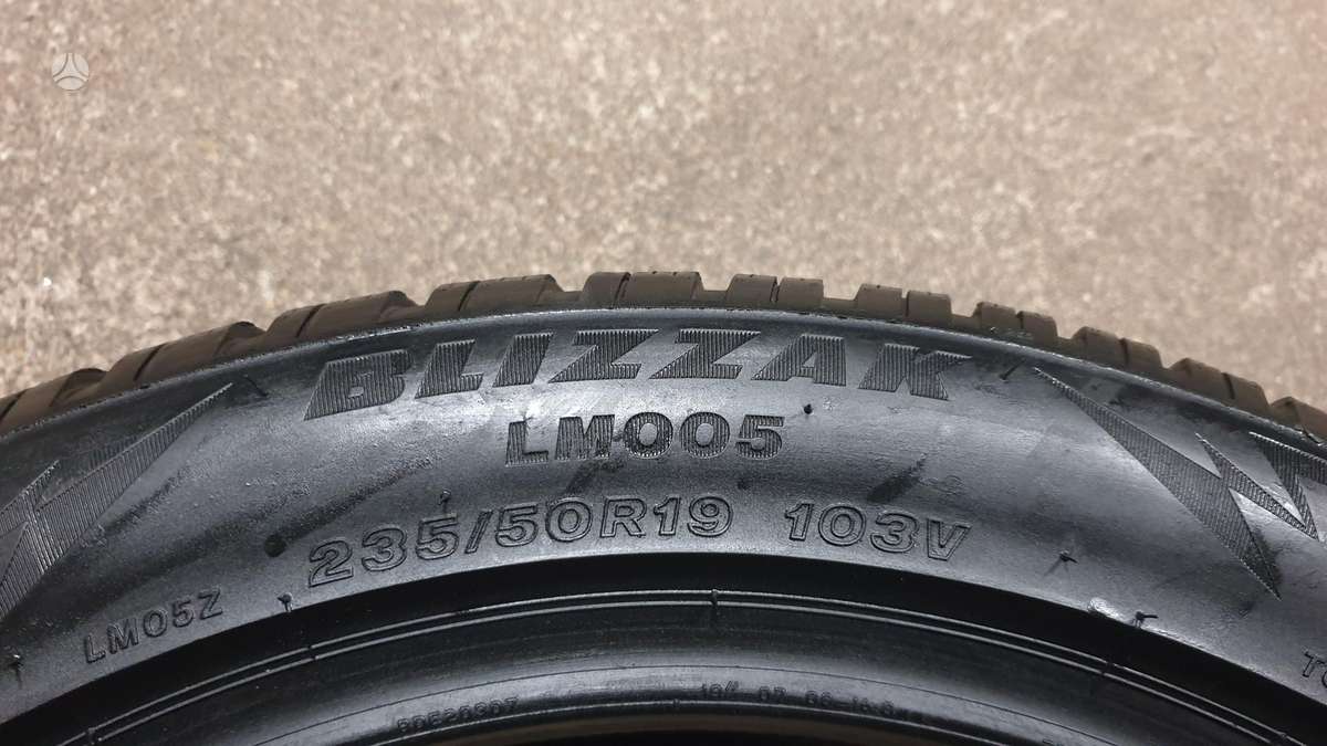 Bridgestone Blizzak LM005, winter 235/50 R19