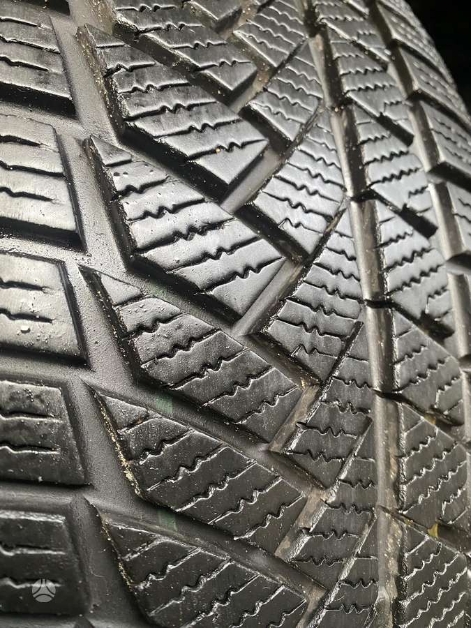 Continental, зимние 235/55 R19