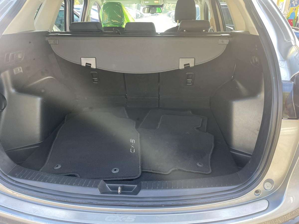 Mazda CX-5, 2.2 l., off-road / crossover